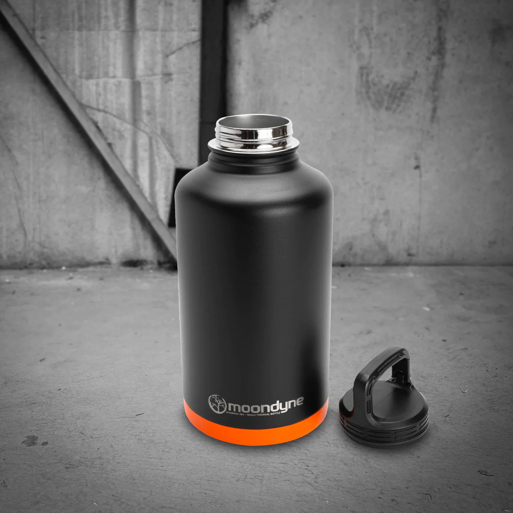 moondyne 1950ml insulated thermal bottle in black