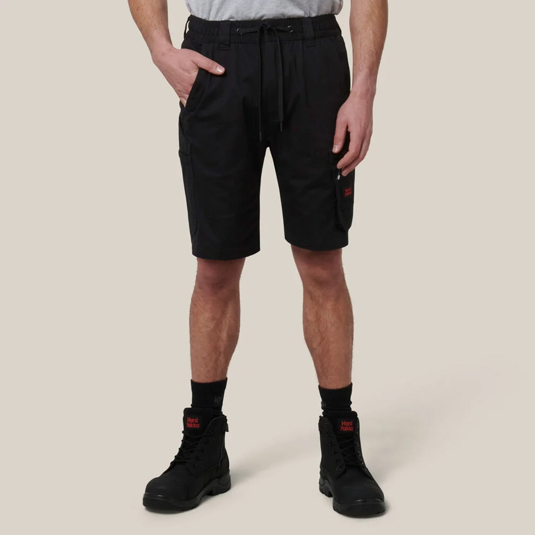hard yakka TOUGHMAX MID SHORT in black