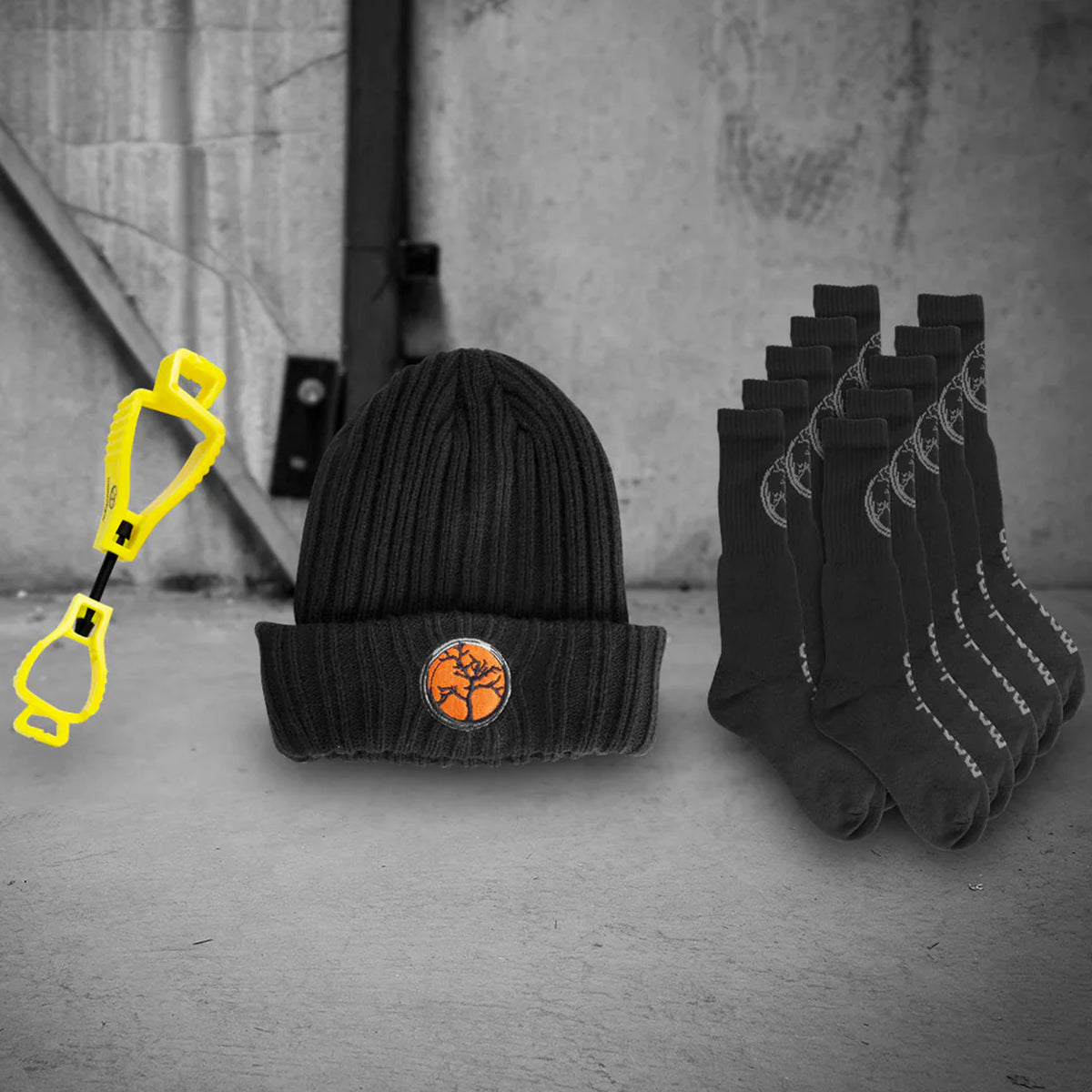 moondyne glove clip, beanie and 5 pack socks